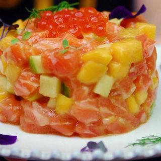 Tartar de salmón (ración)