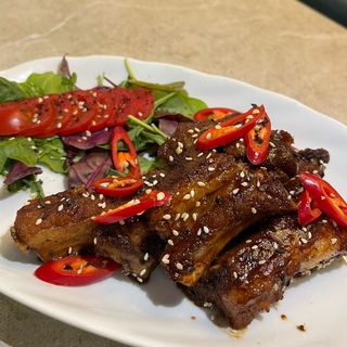 Ребра у медово-пивному соусі 300 г / за вагою / 