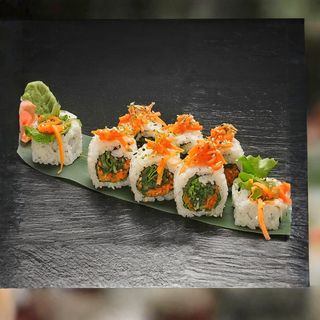 Ikebana (sushi roll)