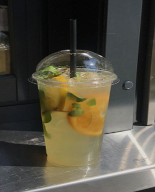 LIMONADA YUZU, MENTA Y AGUA CON GAS 