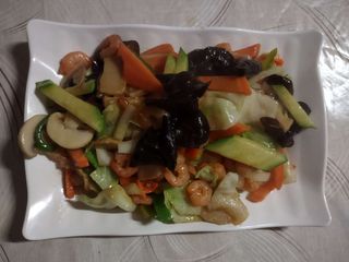 Скариди със зеленчуци (500г)