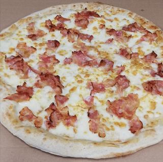 Pizza Blanca Carbonara 33