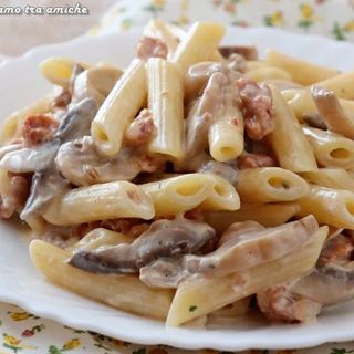 Penne salsiccia funghi e panna