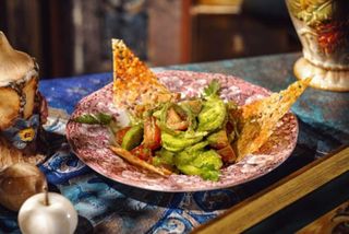 ქართული სალათა ოხრახუშის პესტოთი