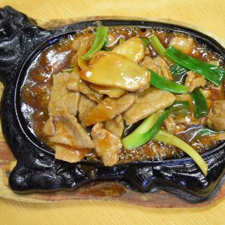 88. Manzo con porri alla piastra