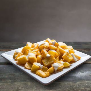 Patatas alioli grandes