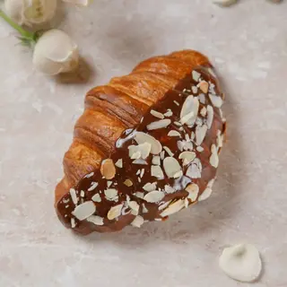 Шоколад қосылған круассан/Круассан с шоколадом
