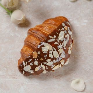 Шоколад қосылған круассан/Круассан с шоколадом