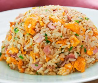 Riso saltato con Pesce misto