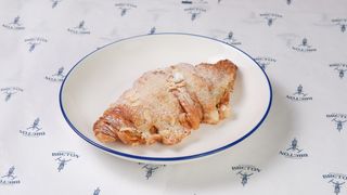 კრუასანი ნუშის კრემით მოქმედი/Croissant with Almond Cream
