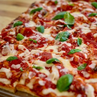 Provola e Pepe Roman Pizza ( 40 x 30cm ) ~ 900g