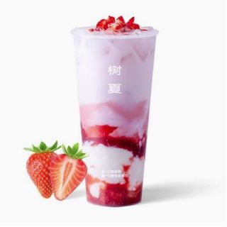 Té oolong con leche Con topping de pudding de fresa, daifuku y crema de queso