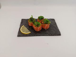 ³⁸ Gunkan Salmão Com Algas