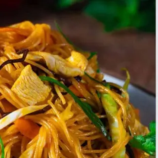 Bún gà xào