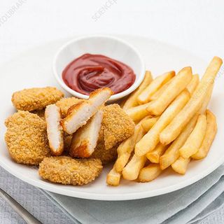 Chicken nuggets with chips