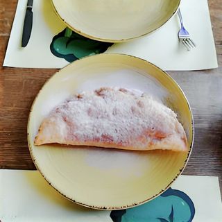 Чебурек з вишнею та морозивом (1шт)