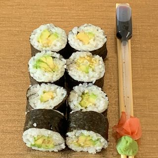 Maki 02 Aguacate y Salsa sunomono