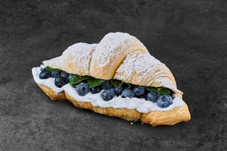 Croissant z Mascarpone i Borówką