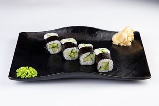 Ролл с огурцом и сыром