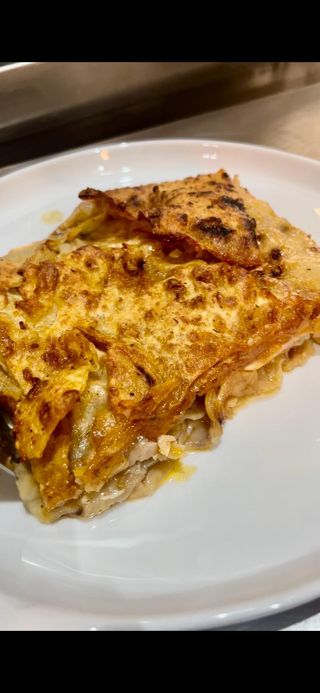 Pečene kore sa trganim pilećim mesom