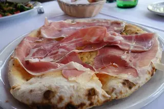 Focaccia al crudo