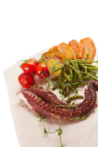 Caracatiță cu legume ușor prăjite