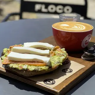 Guacamole, Salmón Y Queso Fresco