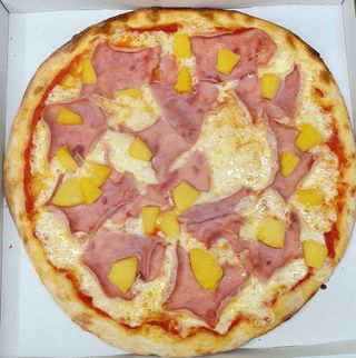 Pizza Con Embutido Tropic (33 Cm.)