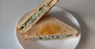 Sándwich De Roquefort Y Jamón York