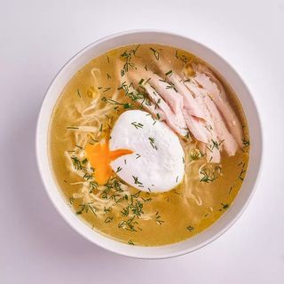 Суп лапша с яйцом пашот