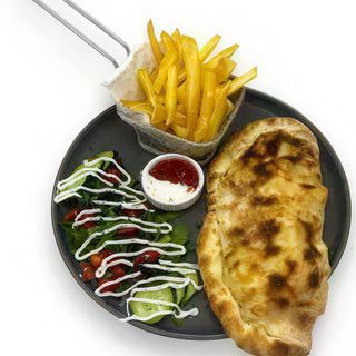 Calzone Quatre Fromages