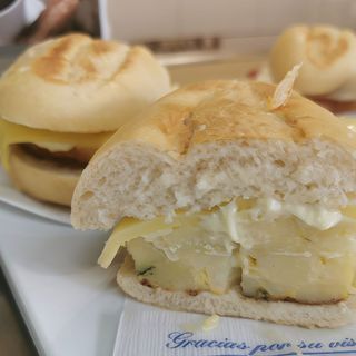 Bocadillo De  Tortilla Española