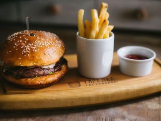 Трюфельний Чізбургер з м’ясом Яловичини (390/80/35g)