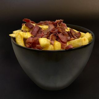 Patatine cheddar e bacon