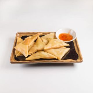 Triángulo de curry frito (10 uds.)