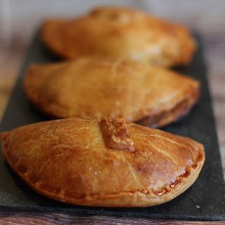 Combo 2 unitats empanades de tonyina + beguda