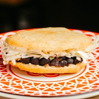 arepa dominó