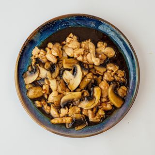 Pollo Con Champiñones