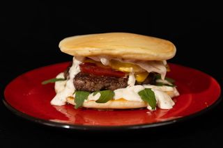Канадійський панкейк бургер