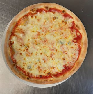Pizza 4 formaggi rossa