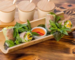 Спрінг-рол з яловичиною та манго (140/20г)