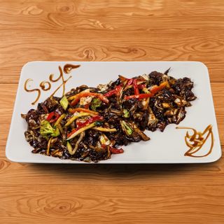 Pohovani komadići svinjetine u sosu po želji