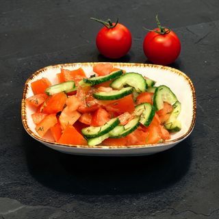 Salata de rosii si castraveti