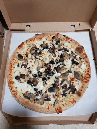 Pizza Con Funghi
