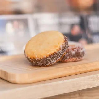 Alfajor Artesanal de Coco y Dulce de Leche (1 Ud.)