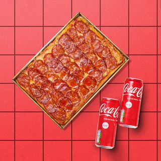 Pepperoni Detroit + 2x Coca-cola