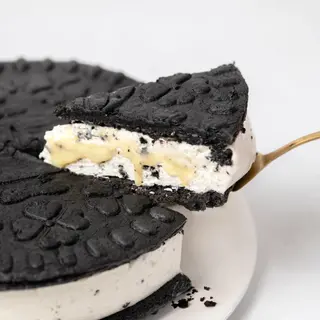 COOKIES AND CREAM