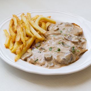 Pech. Pollo con salsa de champiñones (plancha)