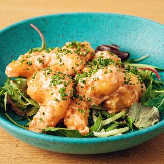 Spicy shrimp tempura salad