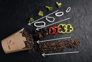 Tăiţei cu calamar şi legume